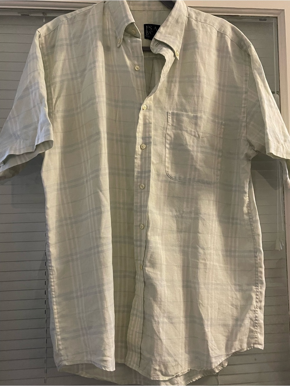 Jos. A. Bank short-sleeve linen-blend button-down shirt. mens’s size M